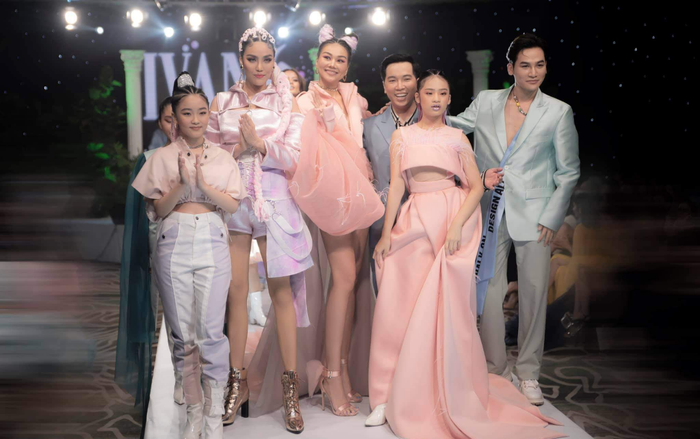 Thanh Hằng, Lan Khuê diện đồ màu sắc, thần thái sáng rực 'cân trọn' vedette sàn diễn