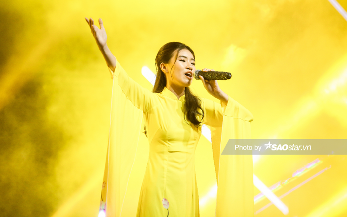 Không còn vẻ ngoài hầm hố, Pháo hóa nữ tính với áo dài trên sân khấu King Of Rap tập 7