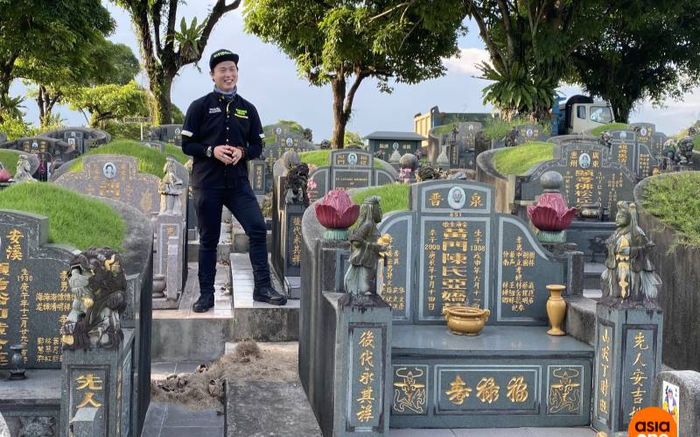 Chàng trai có sở thích tham quan nghĩa trang để 'thư giãn'