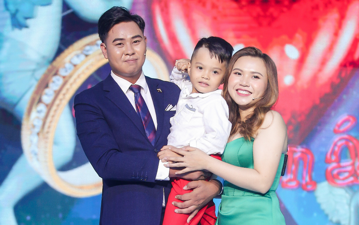 Được cầu hôn trên sân khấu Chân Ái, 'mẹ đơn thân' Bích Trâm xúc động: 'Trước giờ, tôi chưa từng nhận được hành động lãng mạn hay nghe những lời yêu thương'