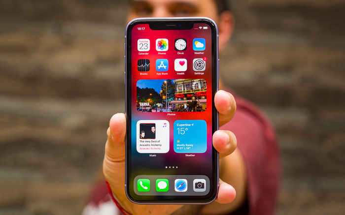 So sánh thời lượng pin trên iOS 13.7 với iOS 14: Phiên bản nào ngốn pin hơn?