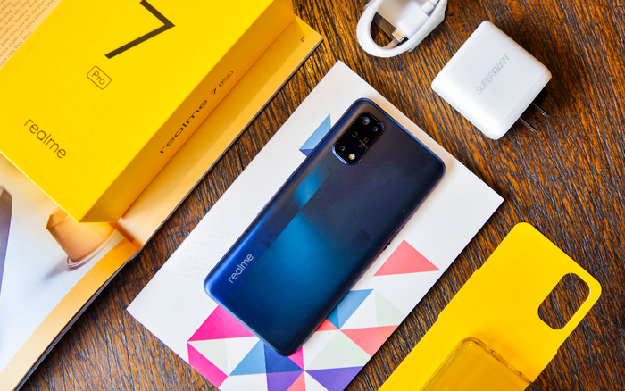 Mở hộp Realme 7 Pro: Ngoại hình ưa nhìn, 4 camera, sạc nhanh 65W