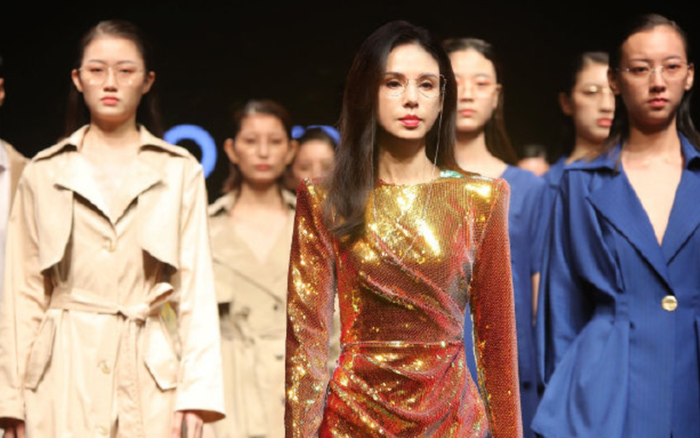 Khí chất thần tiên của 'Tiểu Long Nữ' Lý Nhược Đồng khiến gái trẻ chạy dài theo không kịp