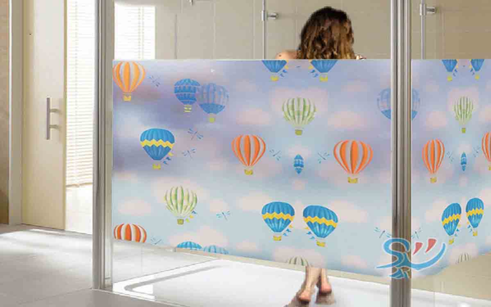 Đang cởi áo chuẩn bị tắm trong khách sạn, người phụ nữ hoảng hồn khi nghe giọng nói lạ