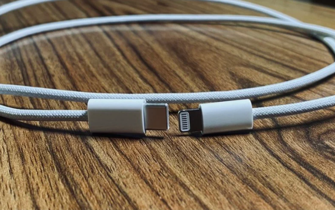Lộ ảnh rõ nét của sợi cáp sạc đặc biệt sẽ ra mắt kèm iPhone 12