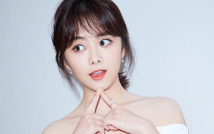 Đàm Tùng Vận bị nghi ngờ bỏ tiền mua phiếu bầu khi bỏ xa Ngu Thư Hân và Tống Thiến tại đề cử Nữ thần Kim Ưng 2020