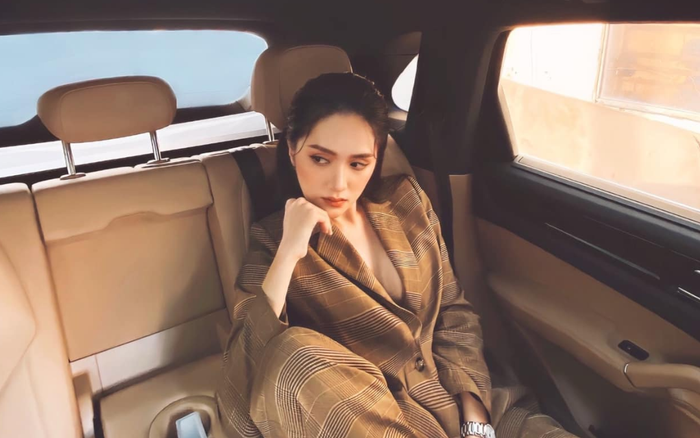 Hương Giang đăng tải ảnh sang-xịn-mịn trên trang cá nhân, nhưng fan chỉ tập trung vào chi tiết được cho là... tên ca khúc mới?