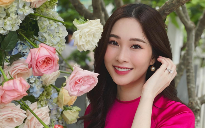 Khoe ảnh đi ăn cưới, Hoa hậu Đặng Thu Thảo khiến fan phải nức nở vì quá đẹp