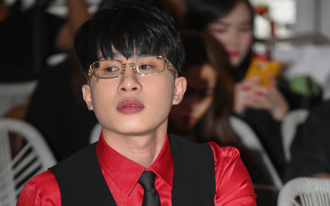 FC Jack phát động chiến dịch thiện nguyện mùa Trung thu, mang 'lồng đèn Đom đóm' đến 2 ngôi trường nam ca sĩ từng theo học và giảng dạy