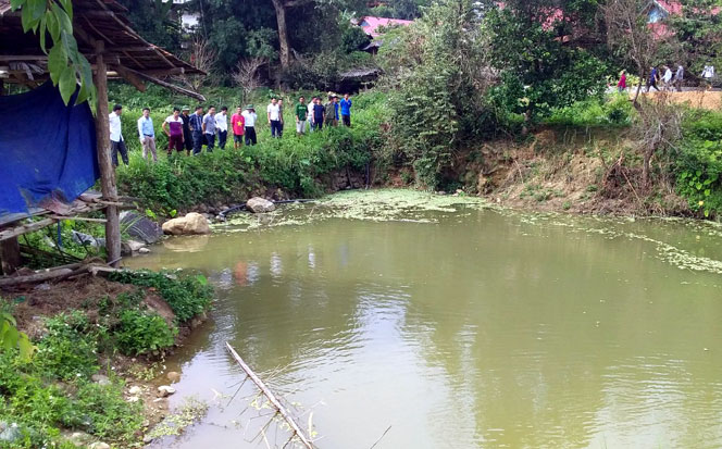 Gia đình đau đớn phát hiện 2 nam sinh ở Nghệ An đuối nước dưới ao