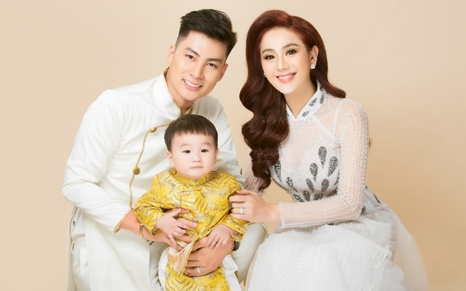 Lâm Khánh Chi nghẹn lòng khi nghe con trai nói ngọng nghịu hỏi mẹ đang ở đâu