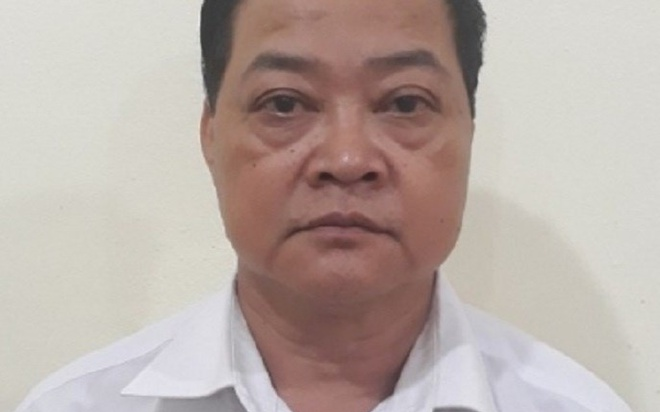 Phó hiệu trưởng hút ma túy ngay tại trường học bị khởi tố