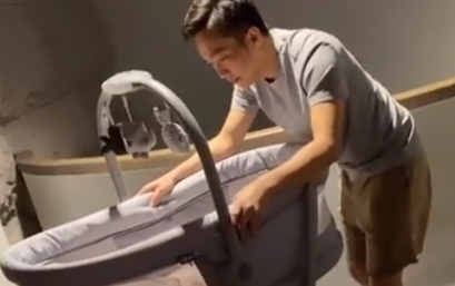 Cường Đô La khiến dân mạng 'phát sốt' với khoảnh khắc dỗ con gái siêu dễ thương