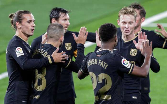 Messi và thần đồng Fati giúp Barca thắng đậm dù chỉ chơi với 10 người