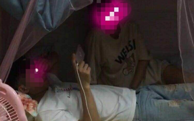 Nữ sinh ngang nhiên đưa bạn trai về và tuyên bố sẽ cùng sống trong phòng KTX trước sự sững sờ của các thành viên còn lại