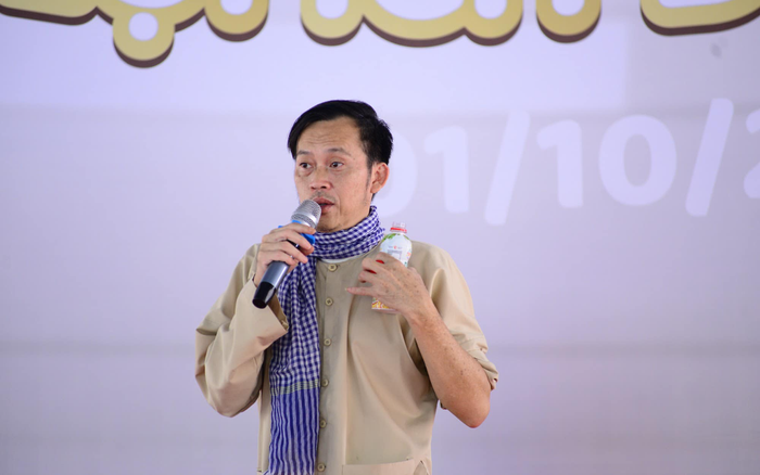 Hoài Linh trở lại sân khấu': 'Ở nhà riết buồn quá'