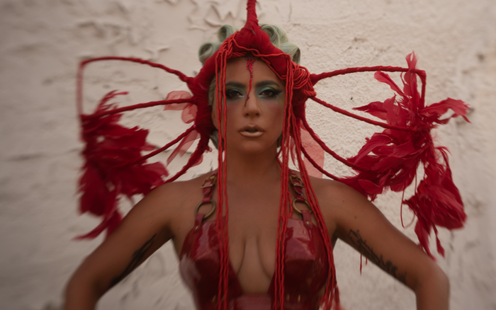 Chuyện gì thế này: Lady Gaga viết rành rành tiếng Việt, còn troll fan cực mạnh - 'Xem MV ngay và liền cho chụy nào'