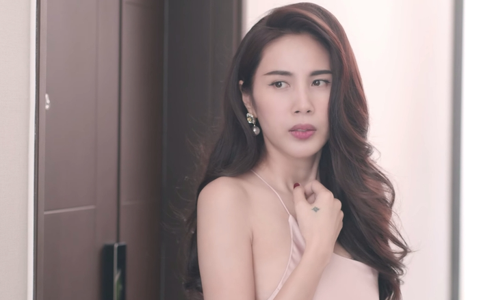 Ra MV mới, Thủy Tiên bị 'bốc phốt' qua Macao đánh bài và đua ngựa