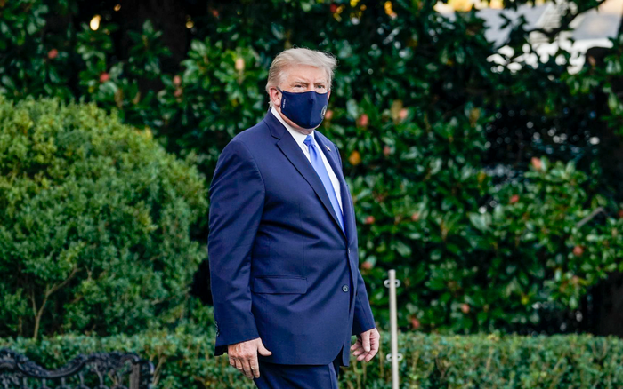 Tổng thống Donald Trump gây bão trên Twitter với bài đăng thông báo nhiễm COVID-19