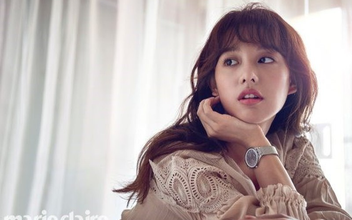 Nét đẹp của nữ diễn viên Kim Ji Won tựa nàng thơ trong bộ ảnh đăng trên tạp chí Marie Claire