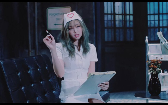 Trang phục y tá đầy gợi cảm Jennie Black Pink mặc trong MV Lovesick Girls bị Liên minh Y Tế Hàn Quốc 'sờ gáy'