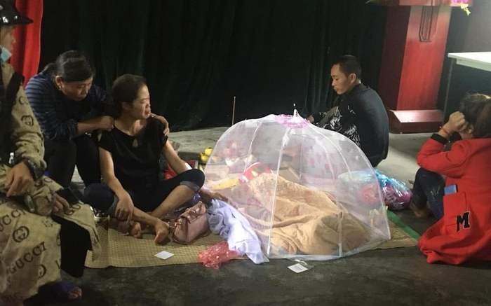 Hoàn cảnh thương tâm của gia đình bé gái 3 tuổi bị nước lũ cuốn tử vong, nhà cửa bị 'xoá sổ'