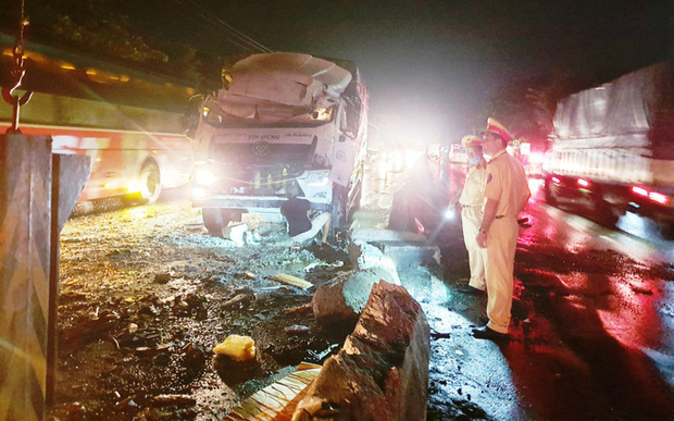 Tai nạn kinh hoàng lúc rạng sáng ở Tiền Giang khiến 1 người tử vong, 19 người bị thương