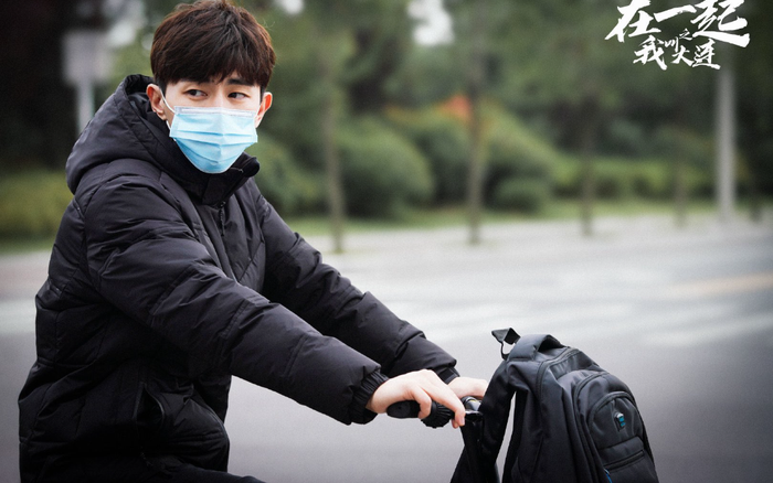 Đặng Luân vẫn được khen diễn xuất tốt dù bị che gần hết gương mặt