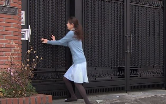 Nàng dâu bị chặn ngay cổng khi đến thăm bố mẹ chồng vì nghi nhiễm COVID-19, thái độ của người chồng còn quá đáng hơn