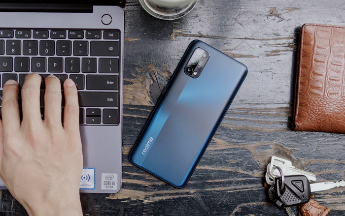 Người dùng được lợi gì từ công nghệ sạc nhanh SuperDart trên Realme 7 Pro?