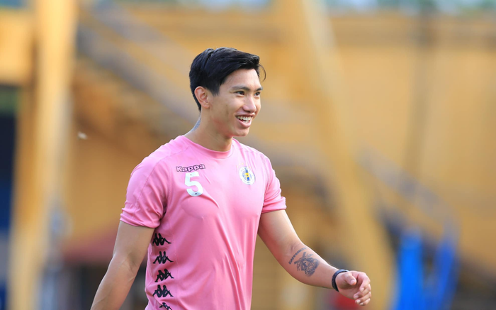 Hà Nội FC giấu tình hình chấn thương của Văn Hậu, Đình Trọng?