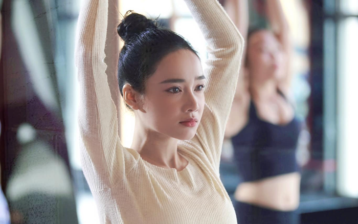 Đi tập Yoga thế nhưng Nhã Phương cũng không quên xinh đẹp bội phần như thế này