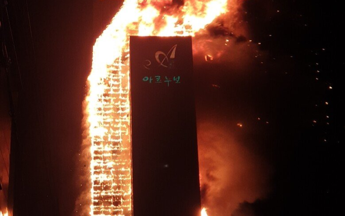 Tòa chung cư thương mại 33 tầng Hàn Quốc cháy lớn trong đêm: Phát hiện 15 người bị thương!