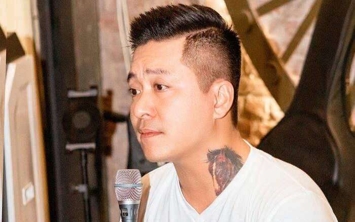 Bị ám chỉ hết thời, Tuấn Hưng viết tâm thư đáp trả: 'Bạn mãi mãi chỉ đứng một chỗ để nhìn tôi bay mà thôi'