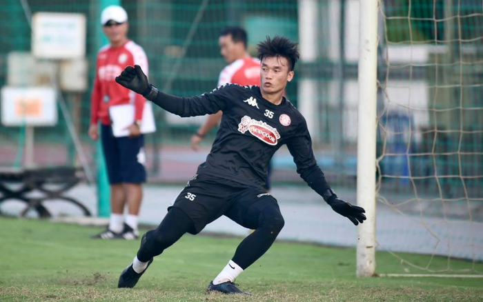 HLV Chung Hae-seong không họp báo, đại diện CLB TP.HCM từ chối trả lời về Bùi Tiến Dũng