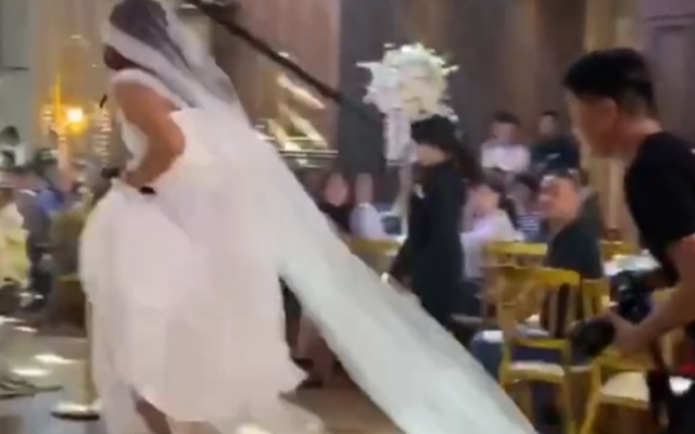 'Cô dâu vạm vỡ' xông vào cướp rể trước mặt quan khách, sự thật phía sau khiến ai cũng ngỡ ngàng