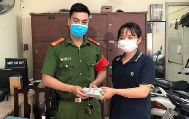 Nữ sinh viên giao nộp 200 triệu đồng nhặt được cho công an, nhờ tìm người bị đánh rơi