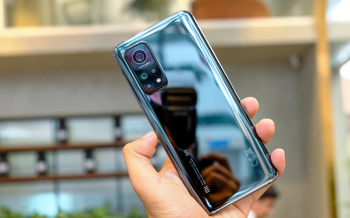 Trên tay Xiaomi Mi 10T Pro 5G: Mặt lưng bóng bẩy, camera là điểm nhấn