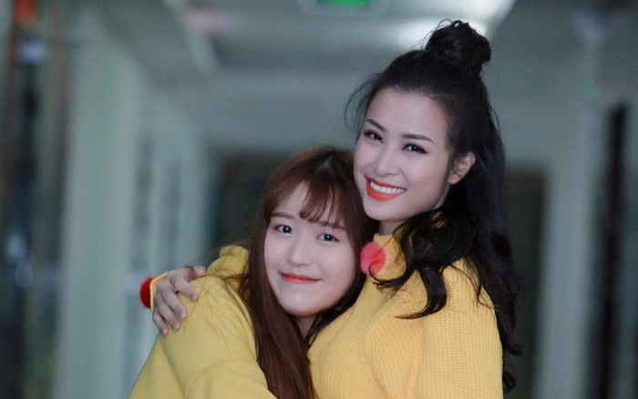 Han Sara đăng ảnh mừng sinh nhật Đông Nhi: Cách nhau 12 tuổi nhưng nhan sắc khó phân định thắng thua