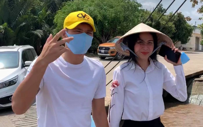 Thủy Tiên kêu gọi 2 tỷ đồng giúp miền Trung, tức tốc bay ra Huế cứu trợ