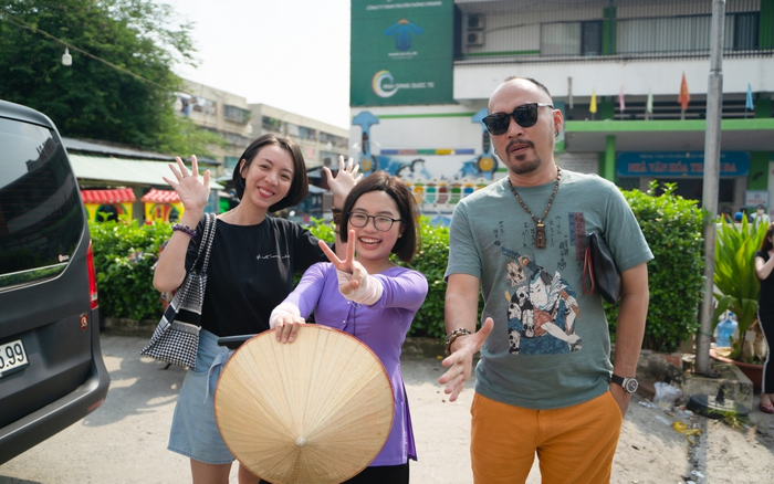 'Chị Bảy' Phương Mỹ Chi khiến khán giả hoảng hốt vì nhảy múa bán hàng rong