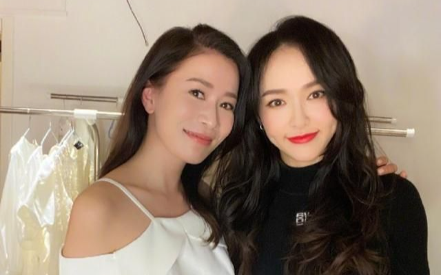 Xa Thi Mạn tươi trẻ, rạng ngời lấn át cả 'đàn em kém 8 tuổi' Đường Yên trong ảnh chụp chung