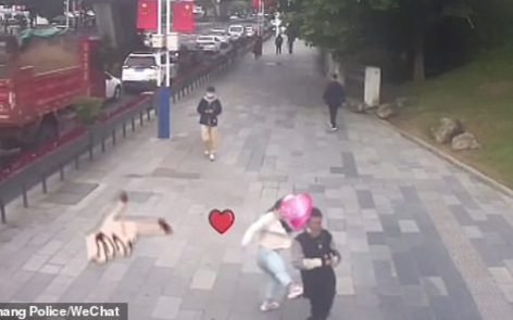 Sàm sỡ gái xinh trên đường, người đàn ông nhận cái kết ê chề