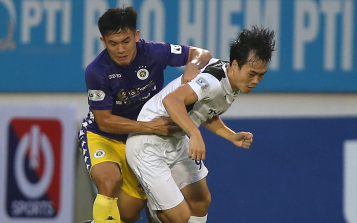 HLV HAGL nói gì về chuyện trọng tài bị khán giả phản ứng?