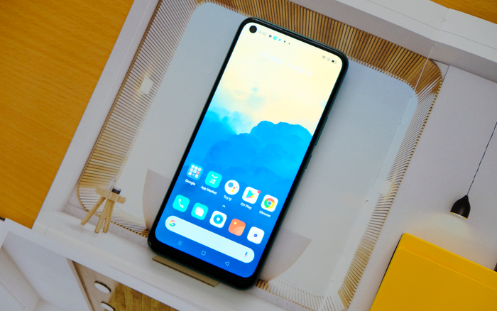 Mở hộp 'tân binh' smartphone tầm trung Realme 7i tại VN