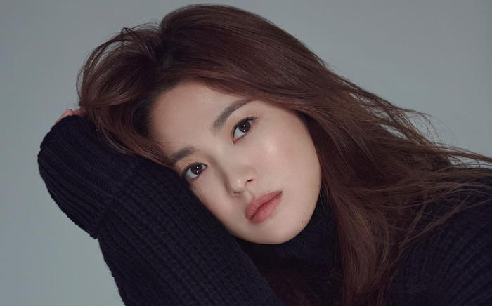 Song Hye Kyo khoe chân nuột nà, đẹp ma mị khiến 'vạn người mê'