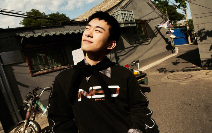 Dịch Dương Thiên Tỉ với hình ảnh quý ông và thiếu niên: 10 năm nữa sẽ lợi hại hơn một chút