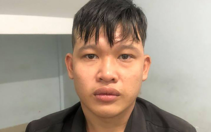 Bị giật điện thoại trên đường, thanh niên 20 tuổi đuổi theo tông thẳng xe vào tên cướp