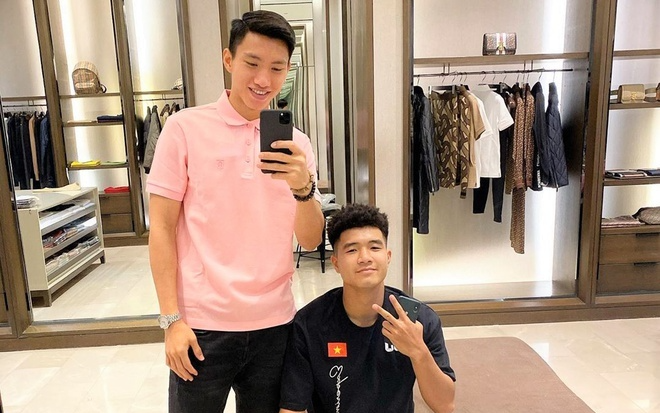 Hà Đức Chinh chê Đoàn Văn Hậu cơ bắp 'bé tí'