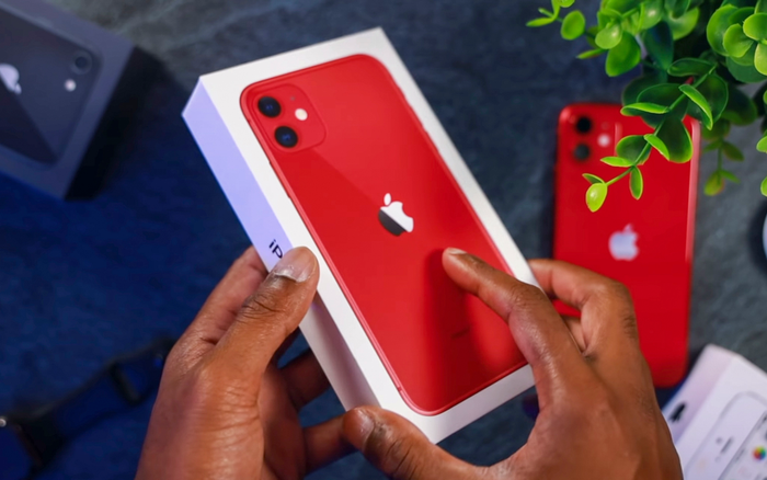 Cận cảnh hộp iPhone mới siêu nhỏ gọn: Không chỉ mất tai nghe, củ sạc, Apple còn cắt bỏ một 'phụ kiện' khó ngờ